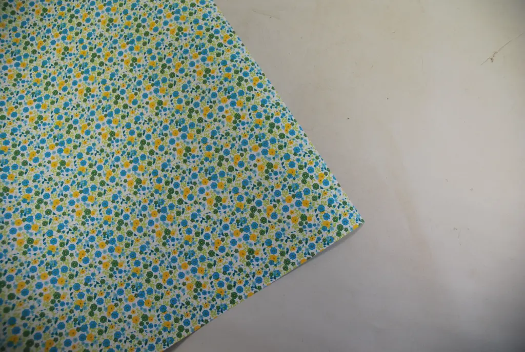 Kinkepaber kirjude minililledega 70cm*25m