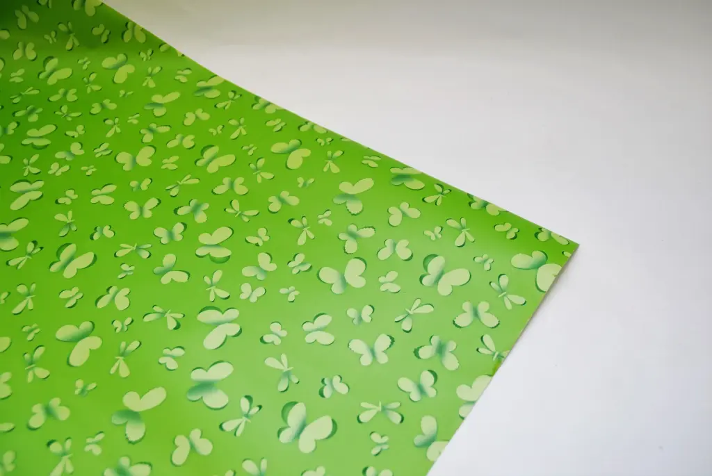 Kinkepaber roheliste liblikatega 70cm*25m