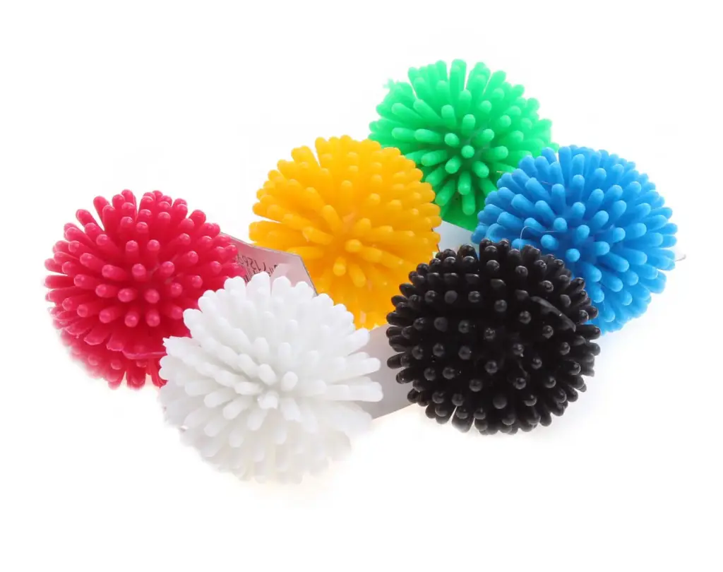 Kassilelu kummist pall Spike 4cm