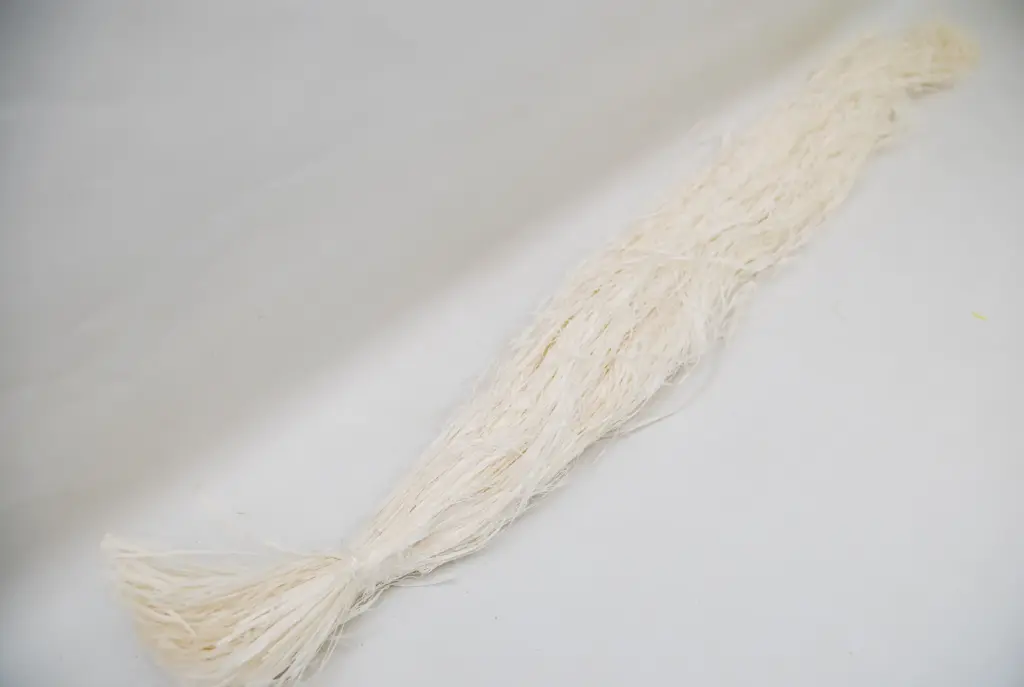 Nancy brushed 150gr valge